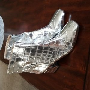 Schutz boots. Silver. Made in Brazil